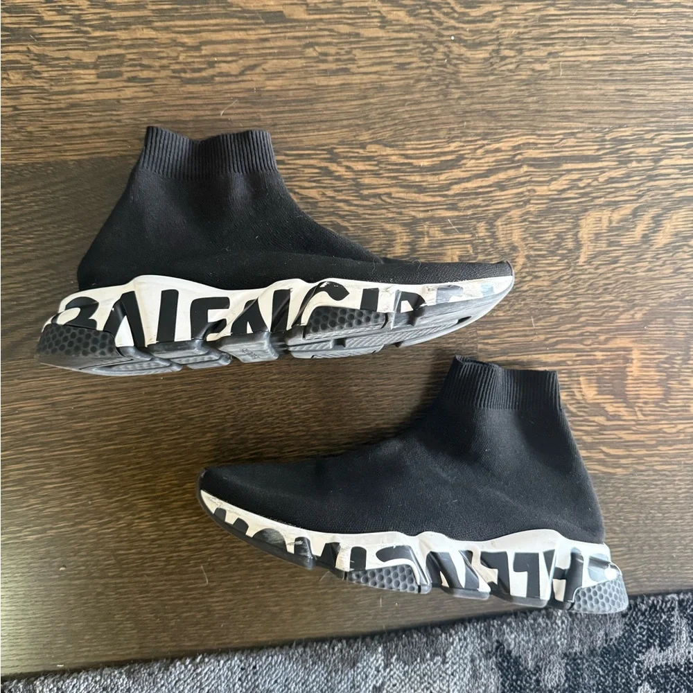 Lightly worn mens Balenciaga sneakers size 8.5 - Picture 1 of 3